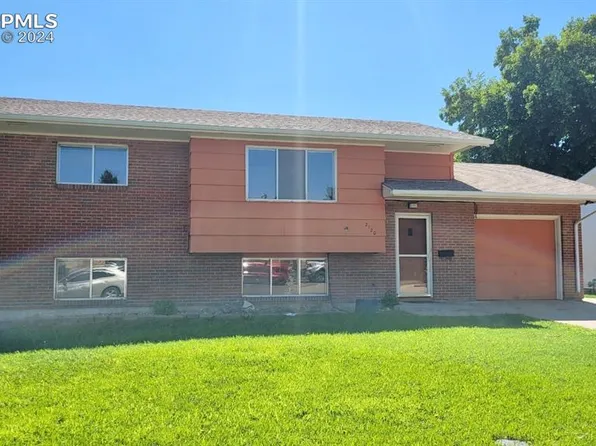 2120 Oakwood Ln, Pueblo, CO 81005