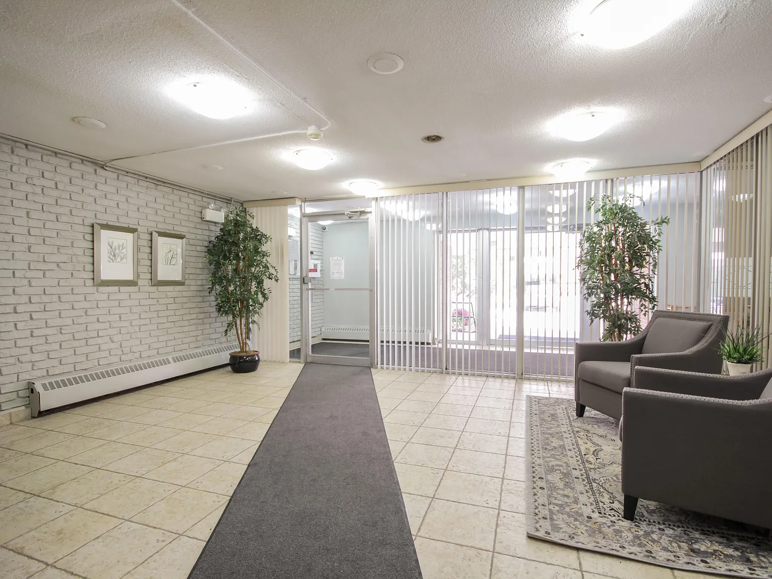 Regency Court Apartments - Speedvale - Choose your rent level - Call for Details - All utilities ... — Photo 4