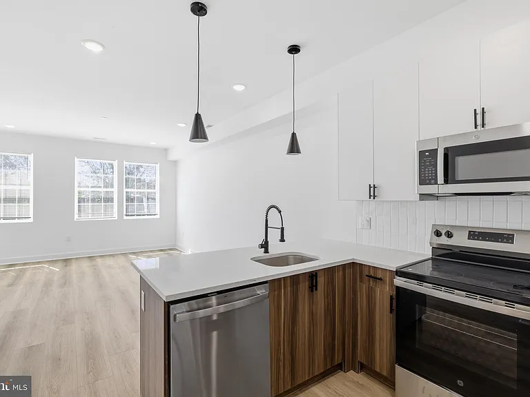 2532 N 11th St #2 — Photo 11