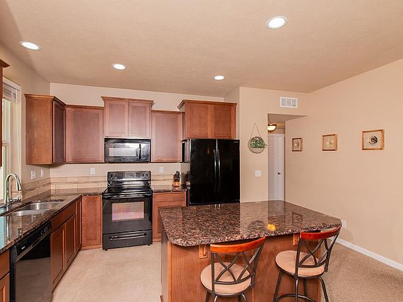 4th image of 3202 S Dearborn Ln