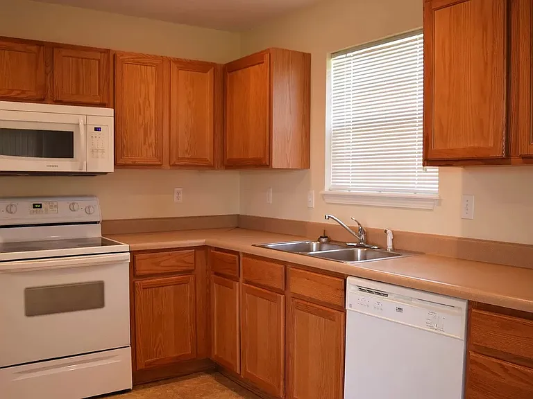 24353 Tanglewood Rd — Photo 7