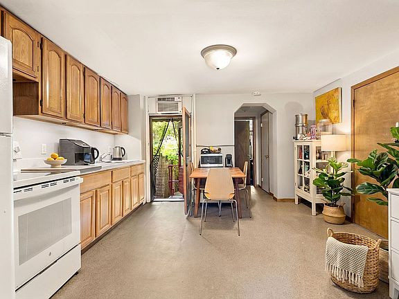 2nd image of 223 22nd St