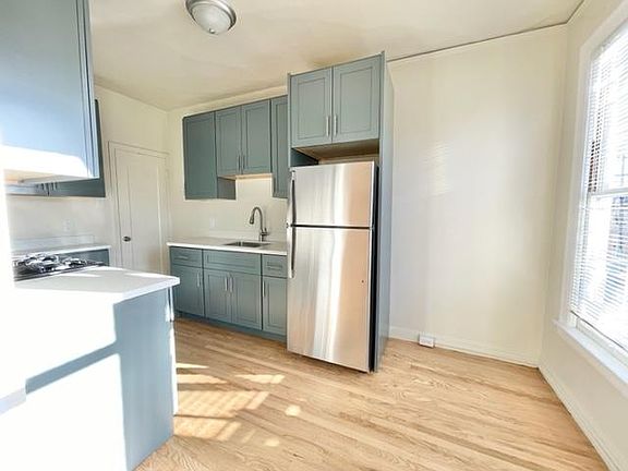 2nd image of 2150 Balboa St #101