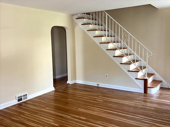 5th image of 154 Wyndmoor Rd