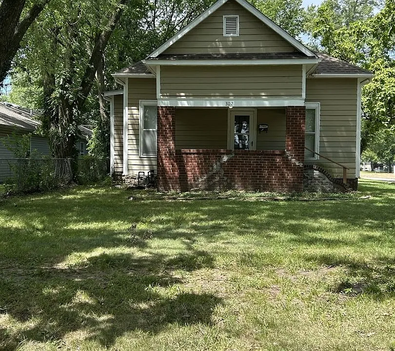 302 S Elm St