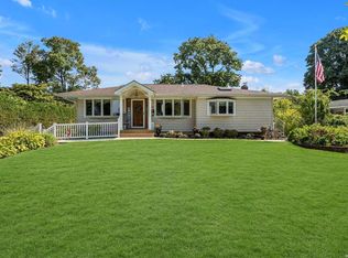 16 Plane Tree Ln, Saint James, NY 11780