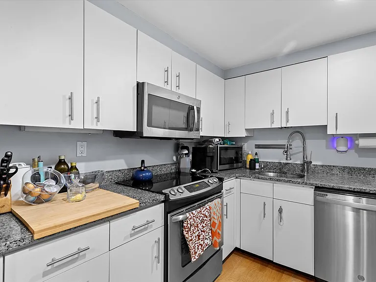 10 Rogers St #214 — Photo 8