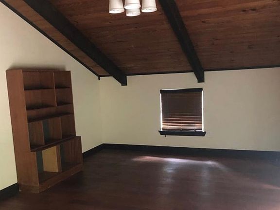 3rd image of 571 Northwood Dr