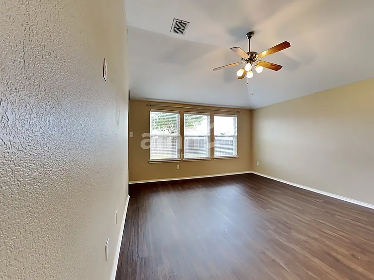 925 Hawthorne Rd — Photo 6