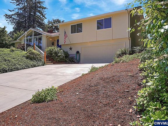 3rd image of 246 Kevin Way SE
