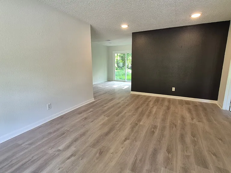 10221 Bretton Dr — Photo 9