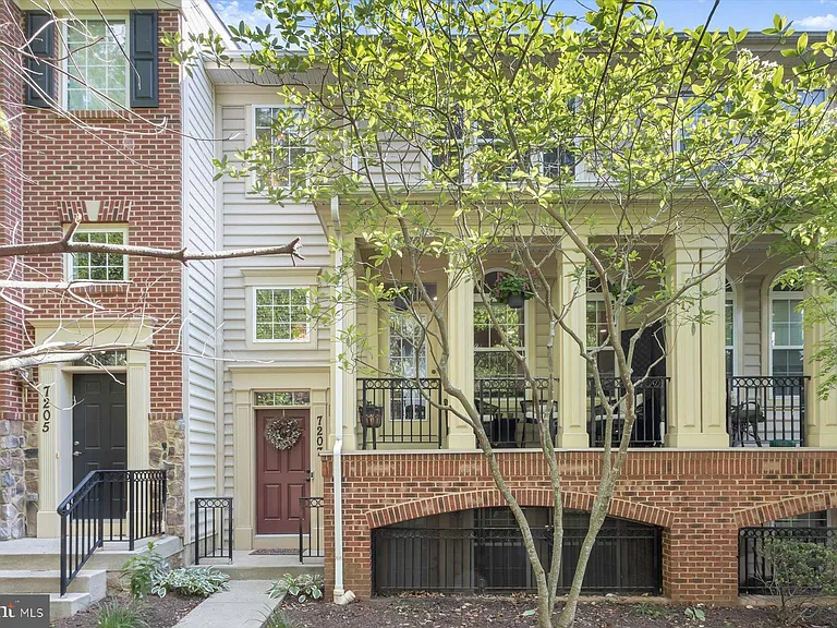 7207 Phelps Hill Ct — Photo 1