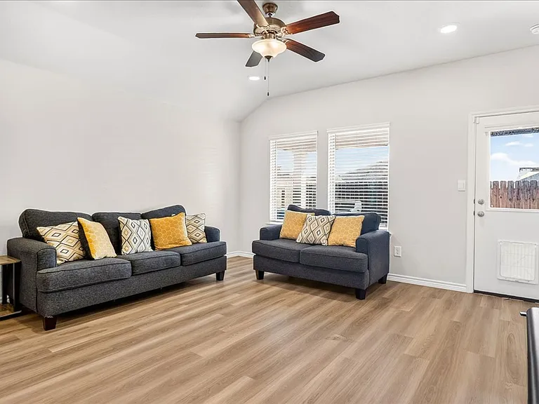 1638 Comfy Way — Photo 14