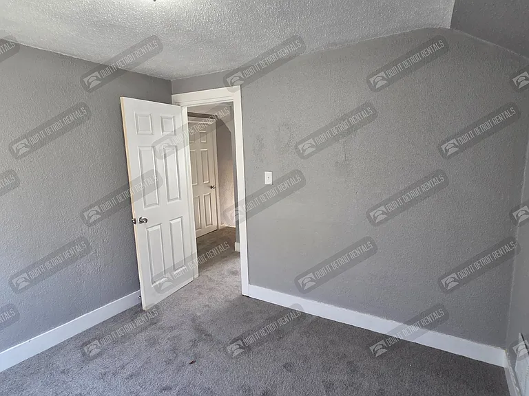 4810 Lenox St — Photo 17