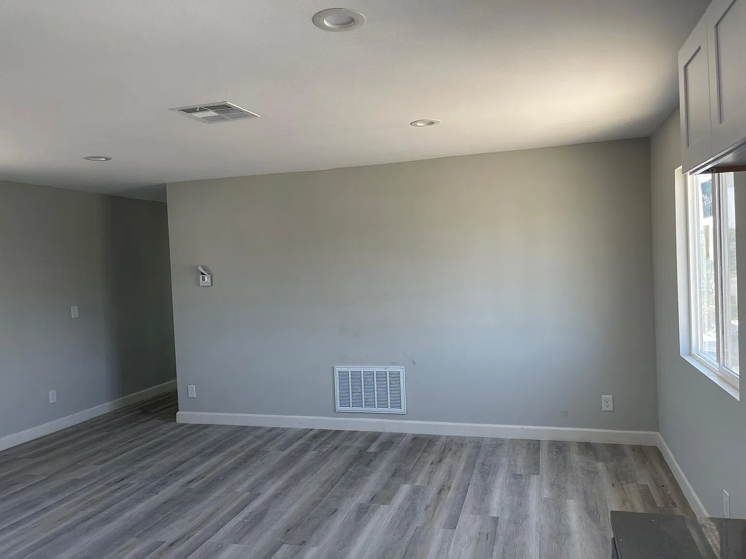2 bed, 1000 sqft, $3,000 — Photo 3