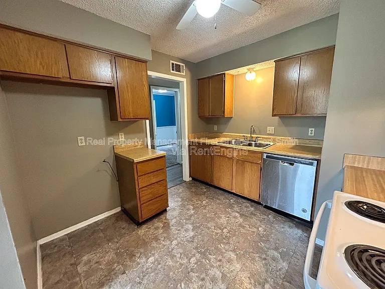 6719 Independence St — Photo 6