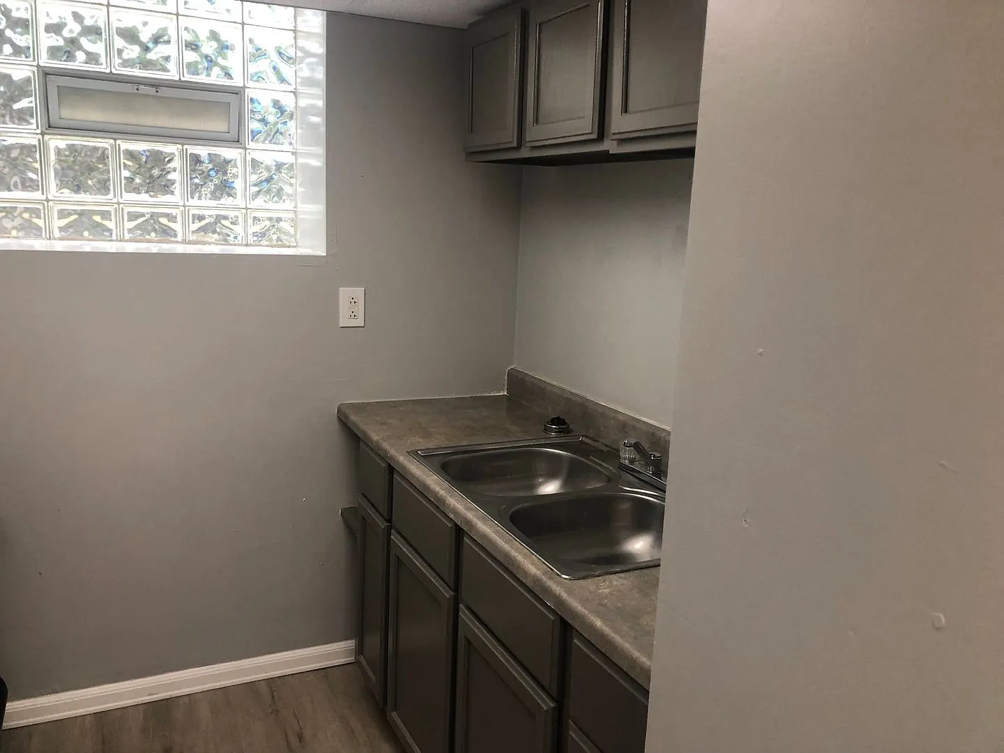 Bloomfield / Friendship - 1 BR basement apartment — Photo 3