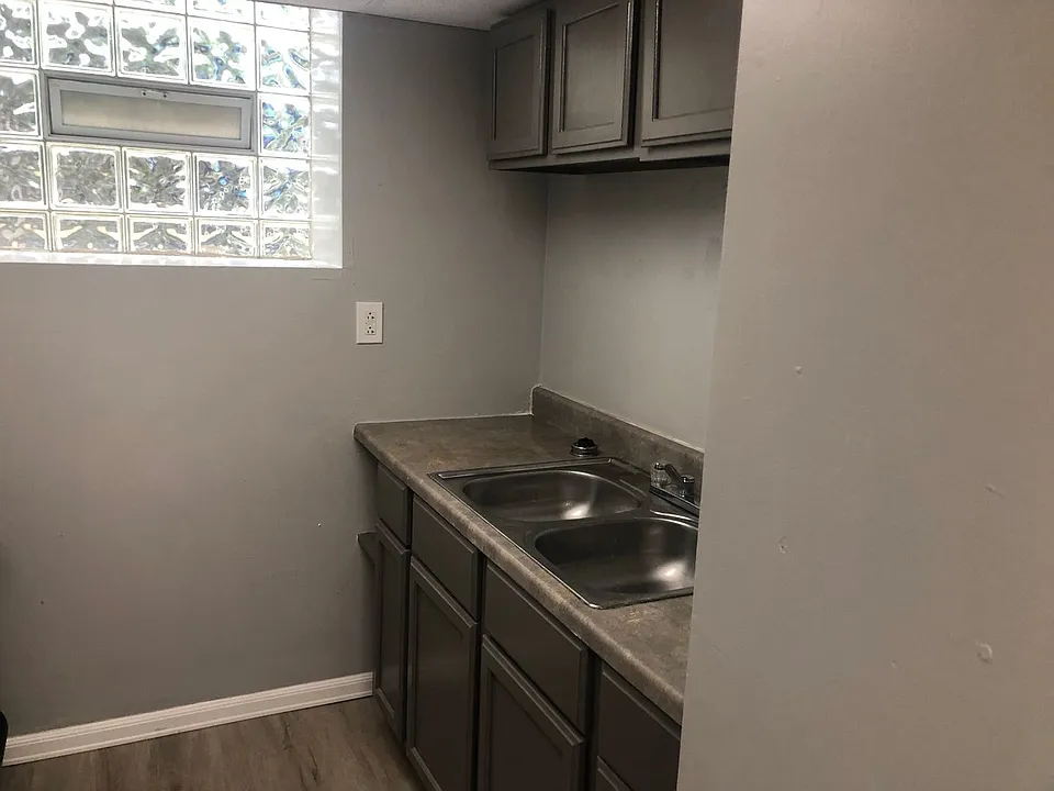 125 Roup Ave #4