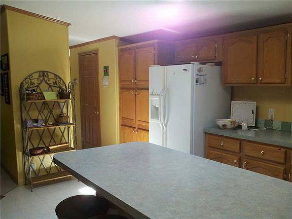 3rd image of 4106 Camelot Blvd