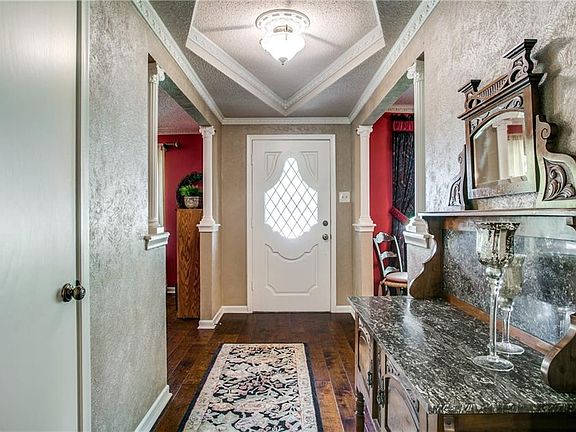 3rd image of 9527 Heatherdale Dr