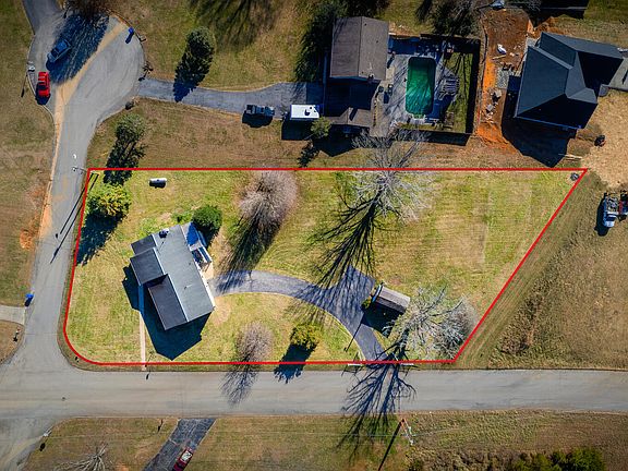 3rd image of 110 Semore Dr