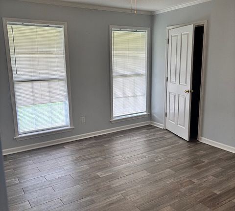 5th image of 1051 Jeanne St
