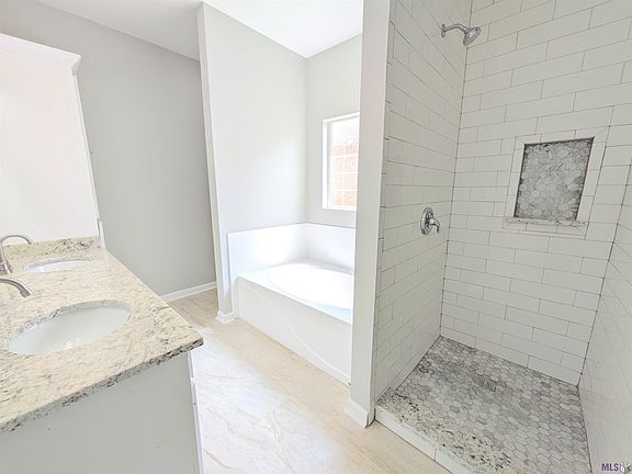5th image of 26441 Greenwood Dr