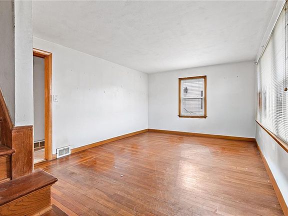 3rd image of 44 Charles St