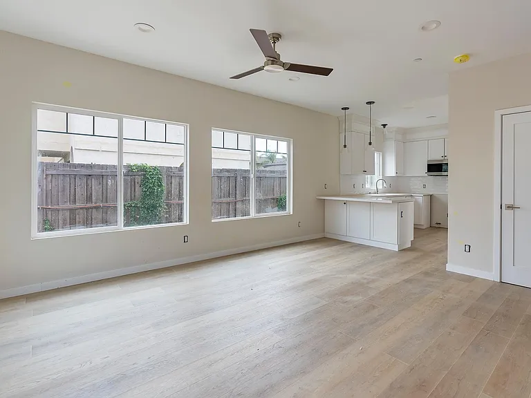 1345 Holly Ave — Photo 7