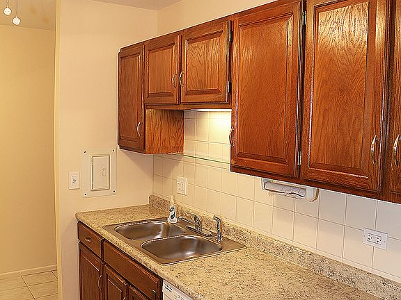 3rd image of 898 Wellington Ave Unit 208