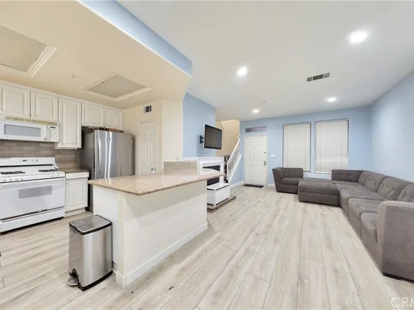 332 W Summerfield Cir, Anaheim, CA 92802