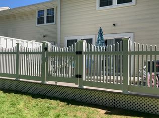 48 Gazebo Ln, Holtsville, NY 11742