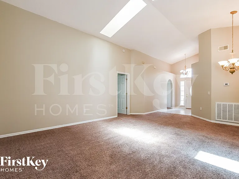 1033 Old Barn Rd — Photo 5