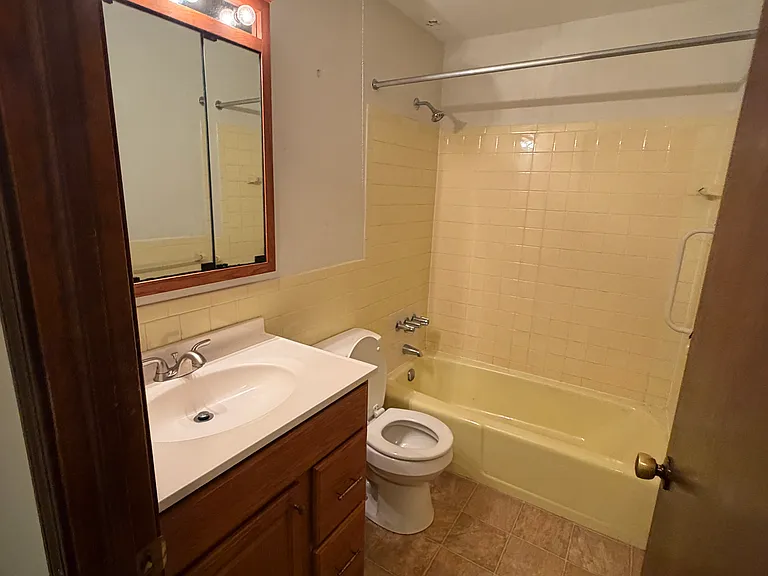 1000 Laura Ln #A — Photo 3