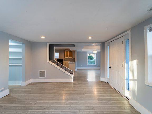 4th image of 308 N Harrison St