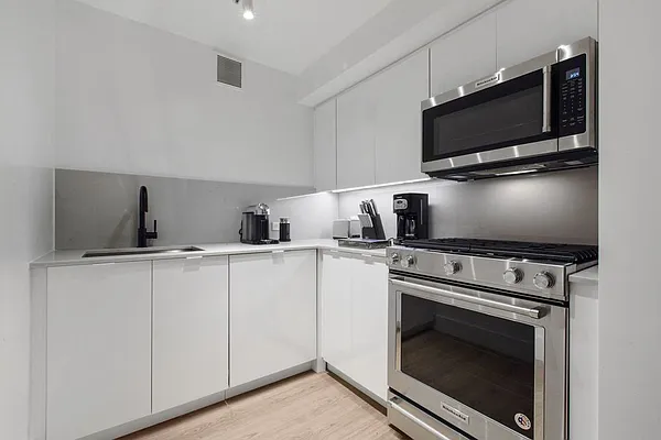 Rented by Greystar | media 30