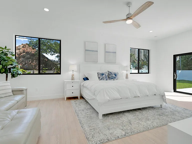 1248 N Harbor Dr — Photo 35