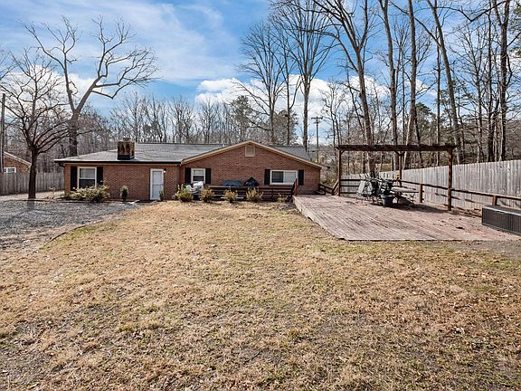 3rd image of 1201 Snow Hill Rd