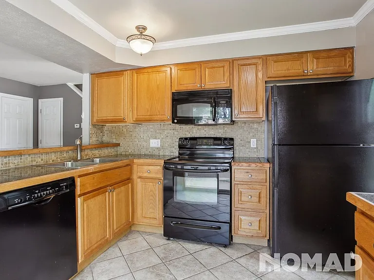 2629 S Xanadu Way #A — Photo 2
