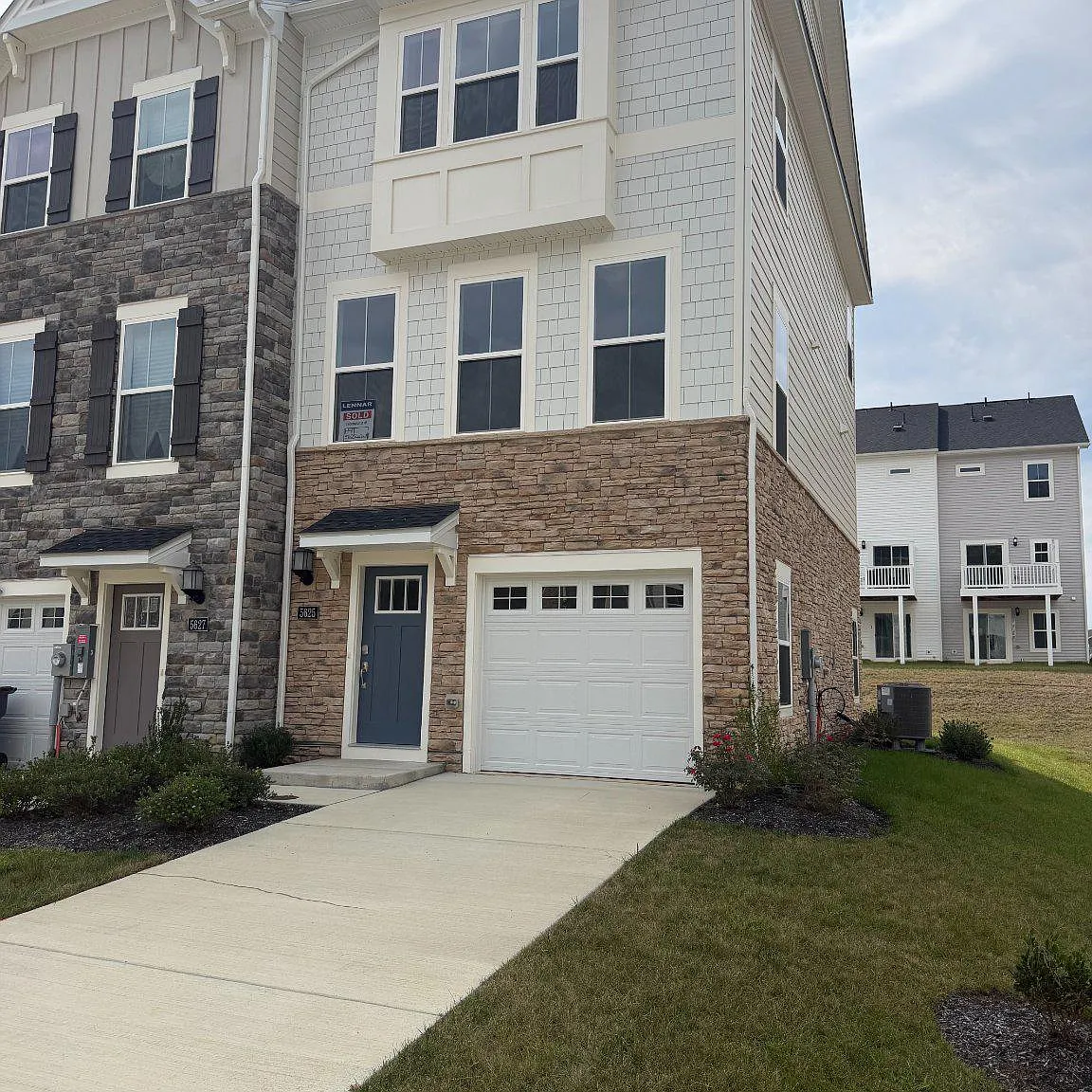 3 bed, 3.5 bath, 1871 sqft, $3,500 — Photo 1
