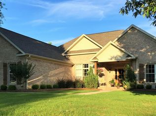 1940 Lake Circle Dr, Tupelo, MS 38801