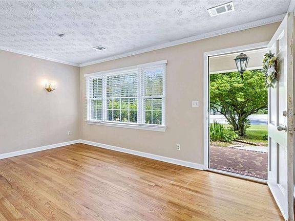 5th image of 4256 Hamilton Mill Rd