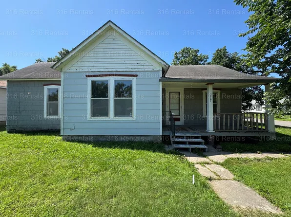 227 SW 4th St, Newton, KS 67114
