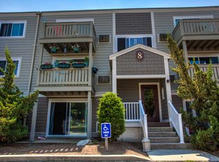 402 Warner Brook Dr APT 8303, Warwick, RI 02889
