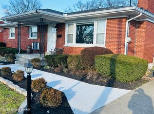 8401 Jenny Lind Dr, Louisville, KY 40219