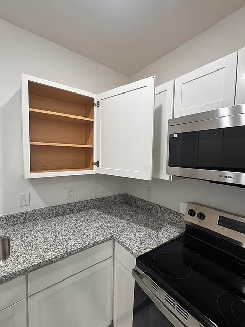 8503 S Flores St — Photo 4