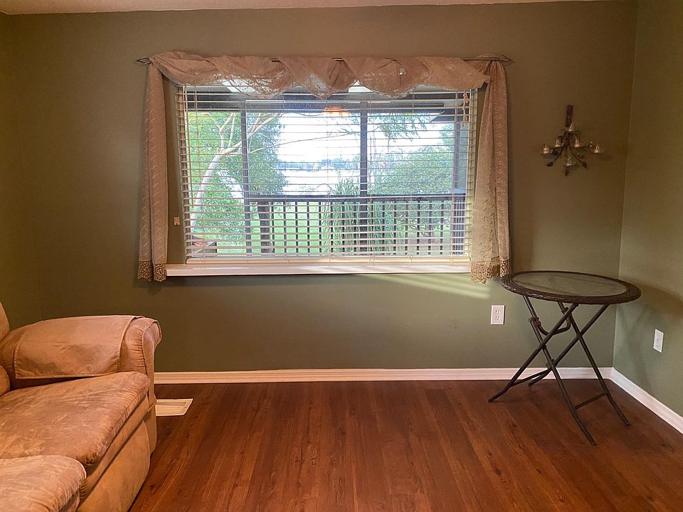 Living area (blinds only)