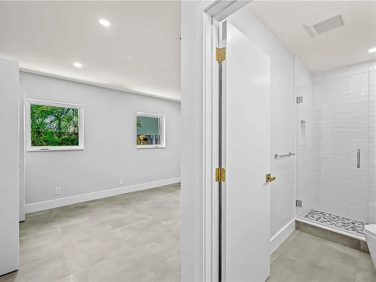 828 NE 17th Way #1 — Photo 14