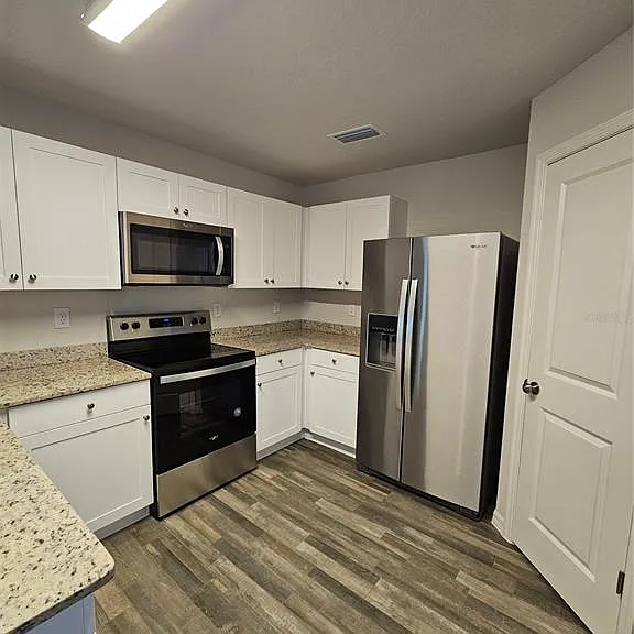 901 NW 15th Pl — Photo 7