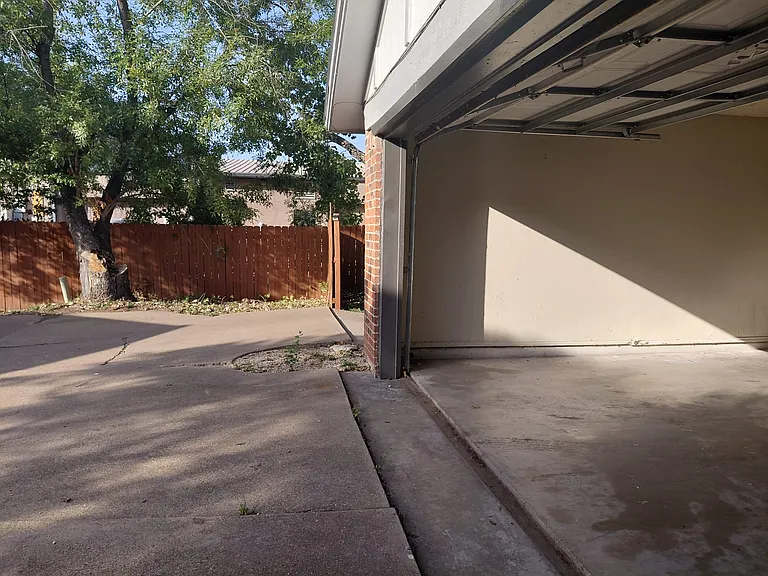 Lago Vista Dr — Photo 22